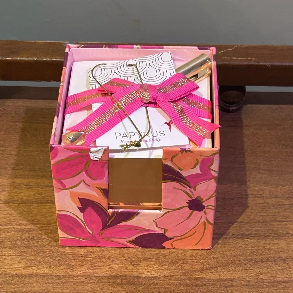 Papyrus Express Beautifully Floral Note Organizer With Pen And 600 Note Pages
